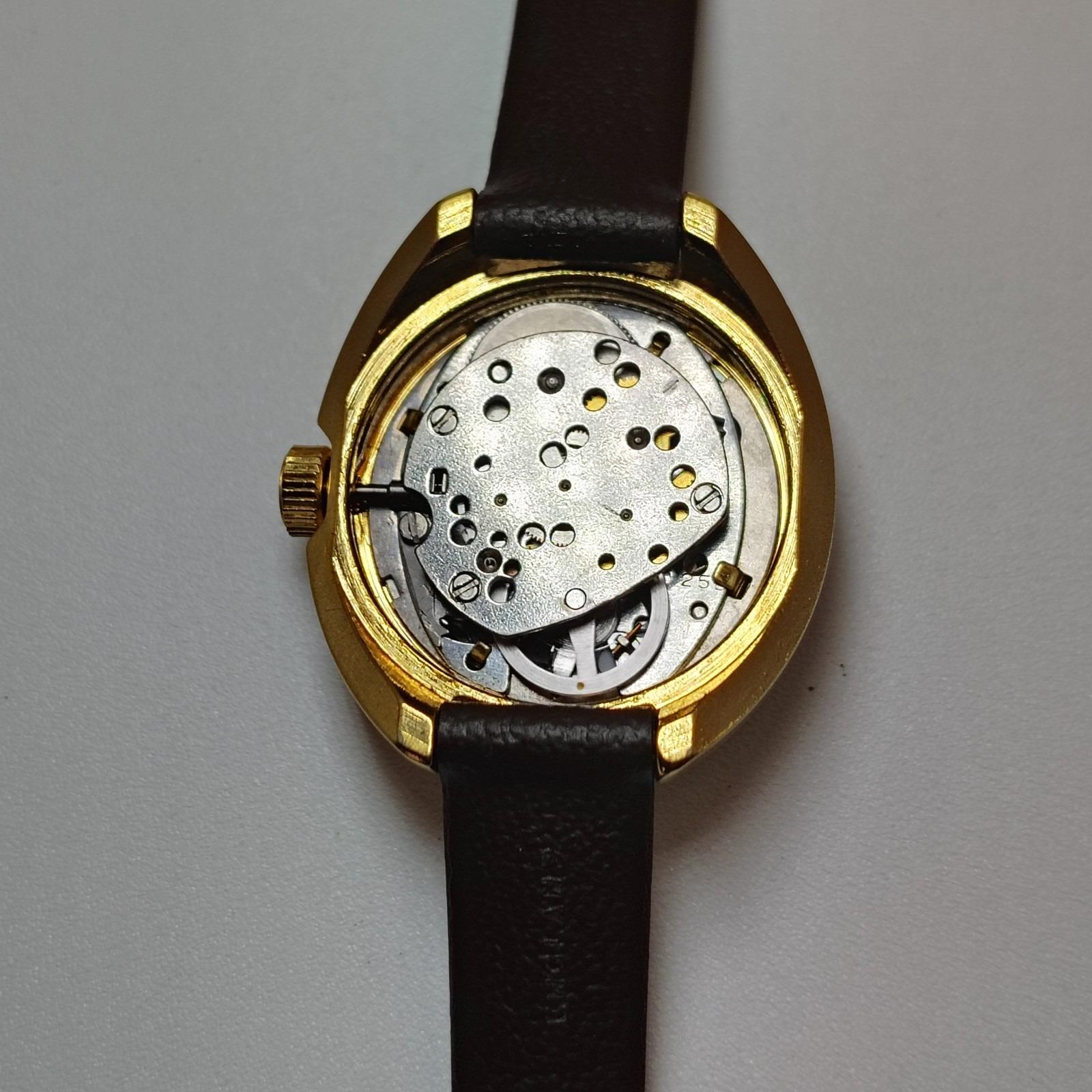 Vintage 1974 Timex Date Sunburst Mechanical Wind Women display picture 1