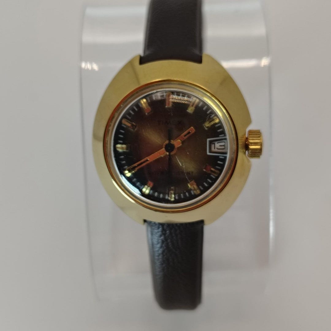 Vintage 1974 Timex Date Sunburst Mechanical Wind Women display picture 2