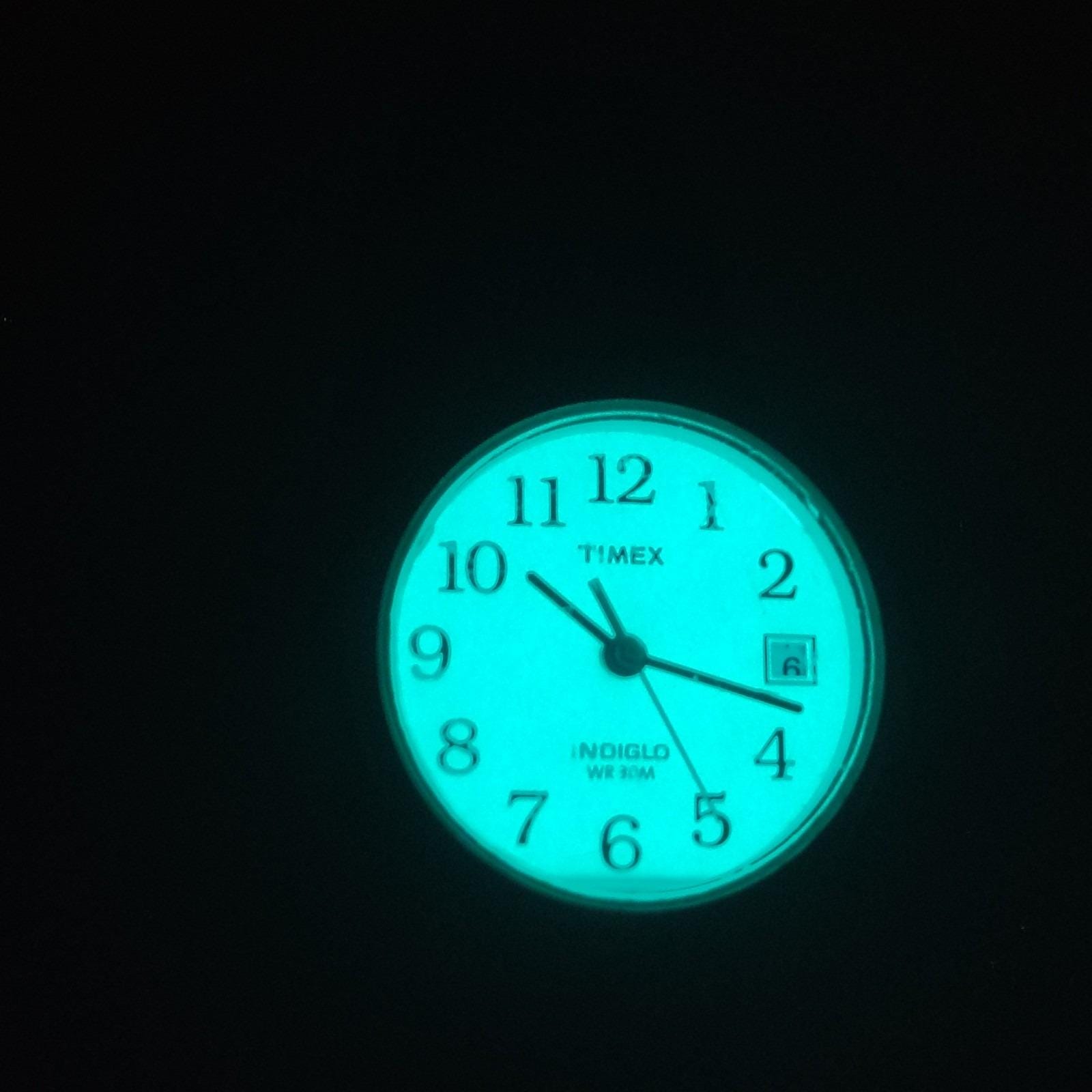 Vintage 1990s Timex Indiglo Date 25mm Women\'s‎ Quartz Watch Fits 6.5 And Smaller Ladies 25mm Gold Tone Vintage Timex Indiglo Watch With  main image 4