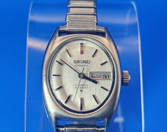 Vintage 2003 Timex Tank Two Tone 29mm Women display picture 3