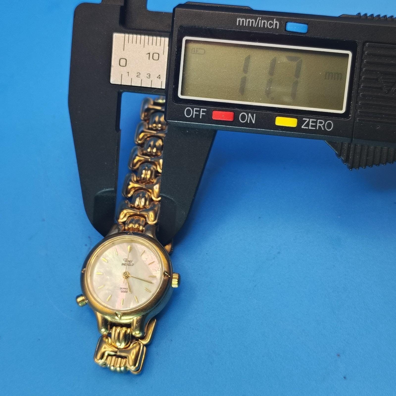 Vintage 1993 Timex Indiglo Mother of‎ Pearl  27mm Women\'s Quartz Watch Size 5.5 Vintage 1993 Timex Indiglo Mother of Pearl 27mm Women main image 2