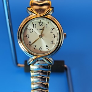 Vintage Timex Elegant 25mm Women&#39;s Quartz Watch Fully Restored New Battery