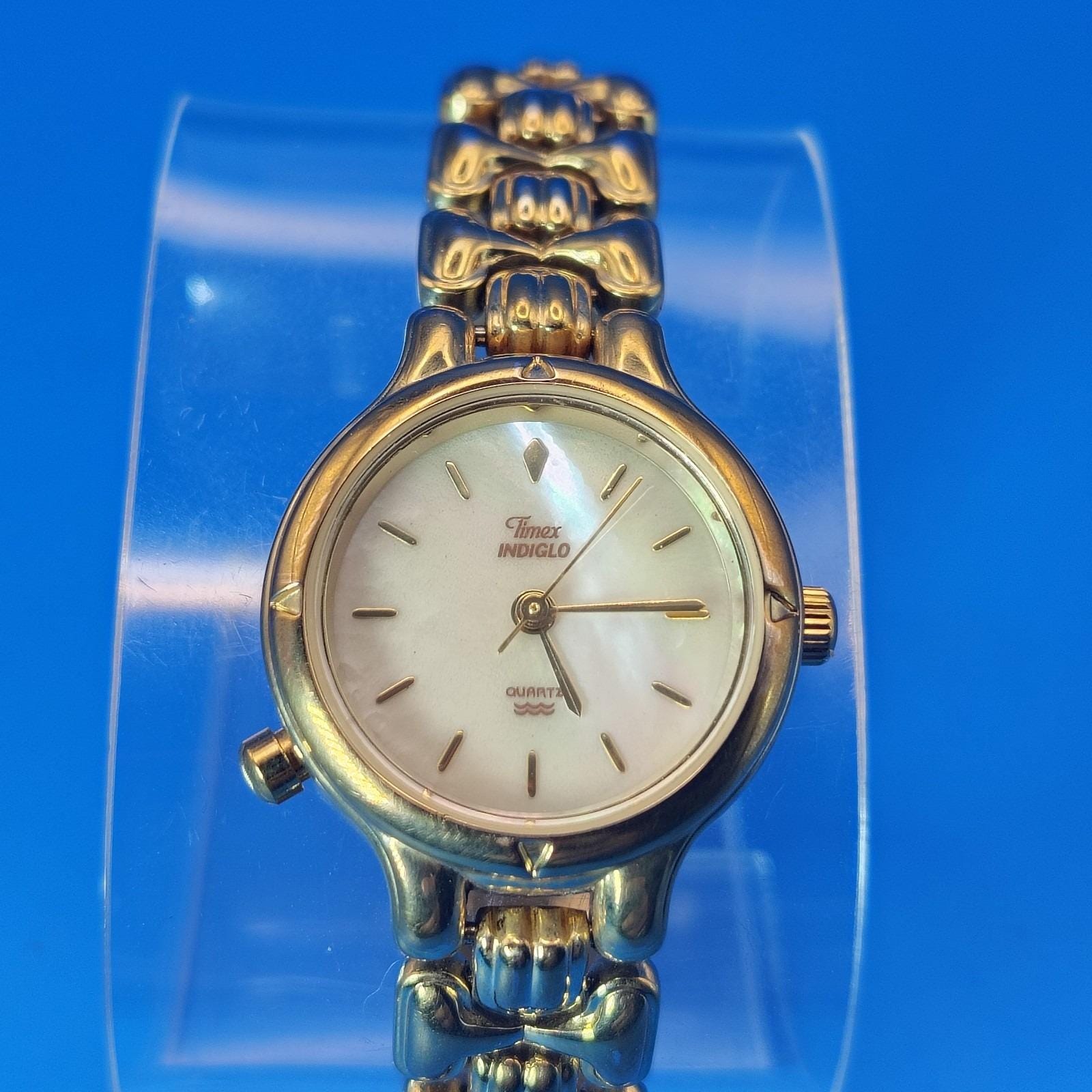 Vintage 1993 Timex Indiglo Mother of‎ Pearl  27mm Women\'s Quartz Watch Size 5.5 Vintage 1993 Timex Indiglo Mother of Pearl 27mm Women main image 3