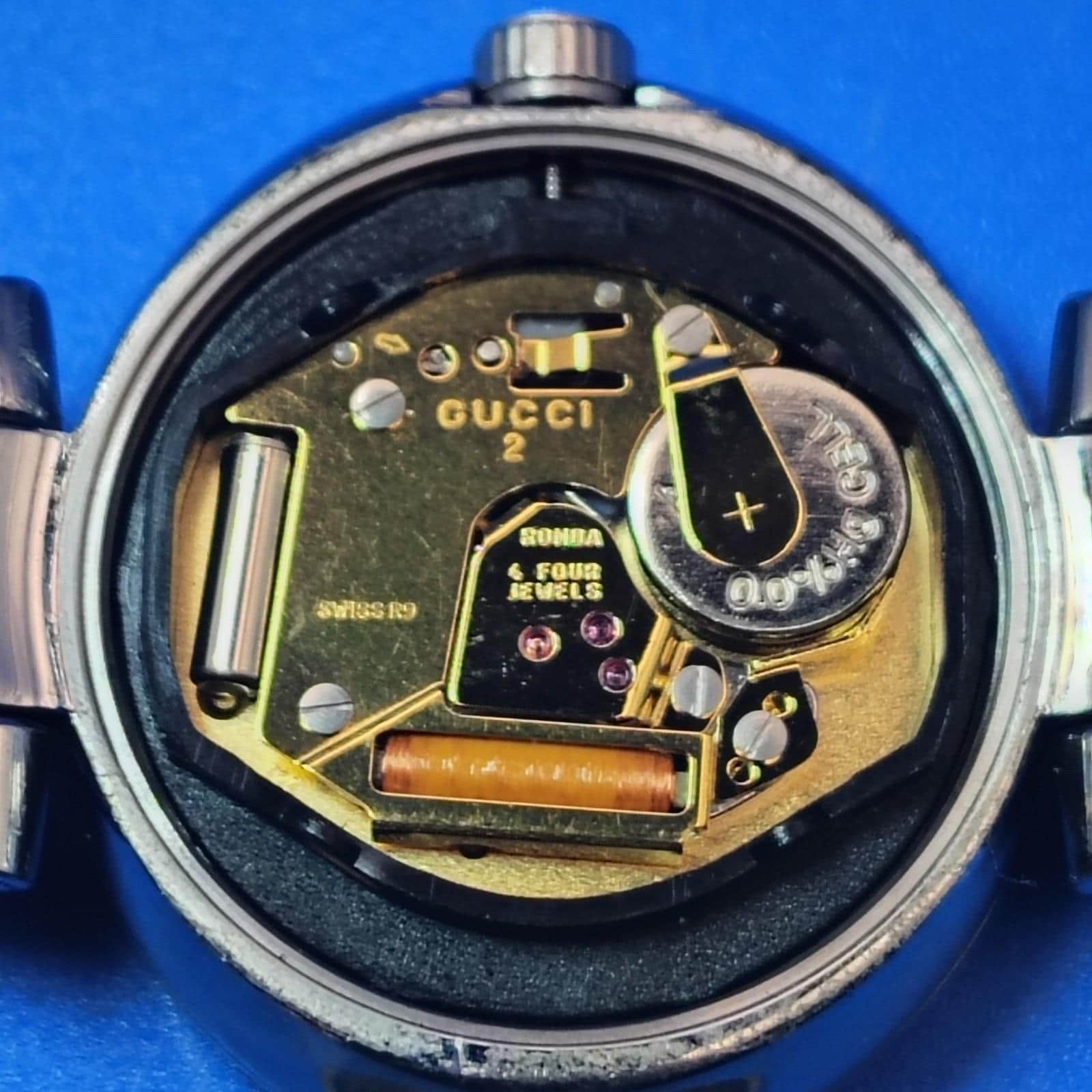 Vintage 1992 Gucci 1345 G-series Swiss Made 23mm Women display picture 3