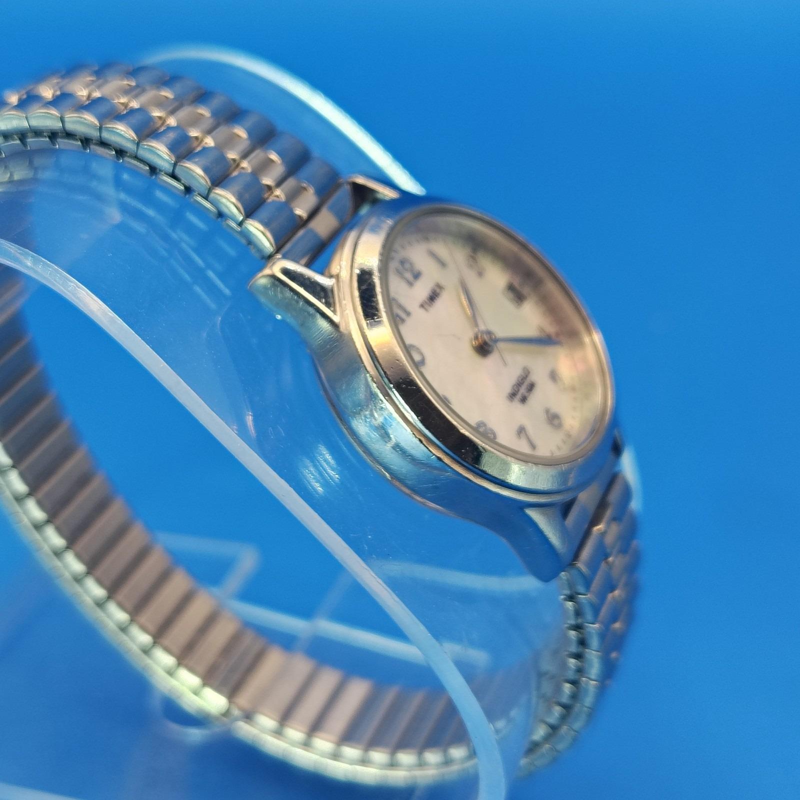 Vintage 2007 Timex Indiglo Date Mother Of Pearl Dial 25mm Women\'s Quartz‎ Watch Vintage 2007 Timex Indiglo Date Mother of Pearl Dial 25mm  main image 3