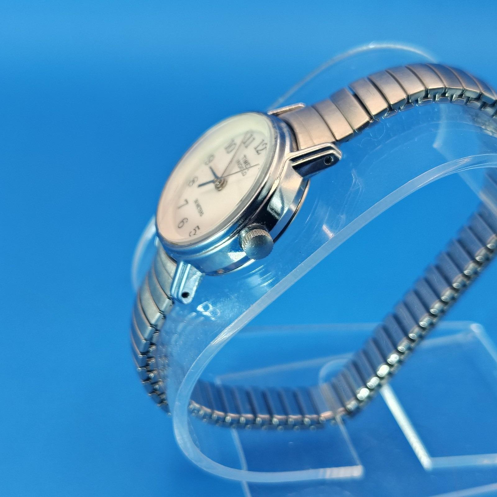 Vintage 1993 Timex Indiglo 23mm Women\'s‎ Quartz Watch Stretch Bracelet Vintage 1993 Timex Indiglo 23mm Women main image 2
