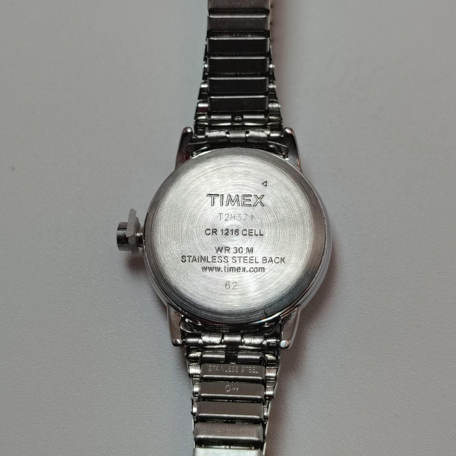 Vintage 2004 Timex Indiglo Date 27mm Women display picture 2