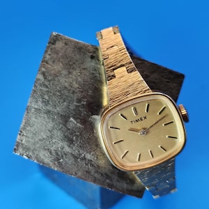 Vintage 1979 Timex TV Case 16mm Women\'s Mechanical Manual Wind Watch Full Resto Vintage 1979 Timex MARLIN (?), mechanical wind w/day date  main image 2