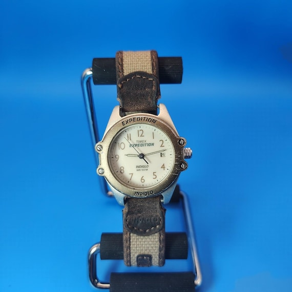 かなり古いタイメックス TIMEX EXPEDITION Vintage 1997 Timex Expedition Indiglo 30mm Women's Quartz Field