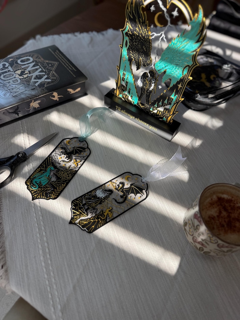 Fourth Wing gift set contents including fantasy dragon book stand two matching bookmarks black base gift box and thank you card.
