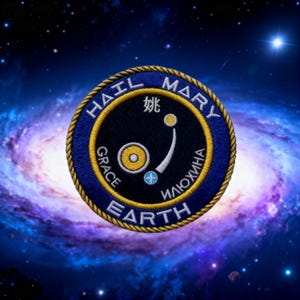 Puede incluir: Un letrero de madera rústica con el texto "Welcome to our home" en letras blancas. El letrero presenta un acabado envejecido y un diseño simple y acogedor, ideal para la decoración de la entrada.