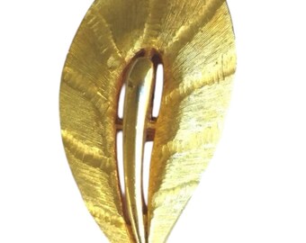 Classic Vintage Gold Tone Pin Leaf Brooch Jonette Jewelry Designer Pin Gold Jewelry Costume