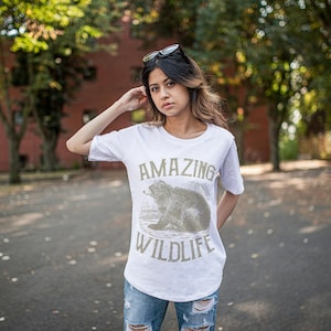 Amazing Wildlife Bear T-Shirt | Nature & Animal Lover Gift | Outdoor Adventure Graphic Tee for Hikers  Wildlife Enthusiasts