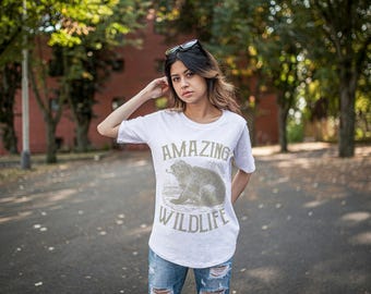 Vintage Wildlife Bear T-Shirt: Nature Lover Graphic Tee
