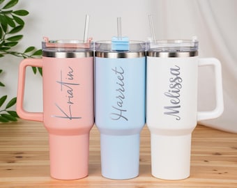 Bicchiere personalizzabile da 40 once con manico e cannuccia, bicchiere per moglie, regali di compleanno per damigelle d'onore per lei, tazza da viaggio personalizzata con nome