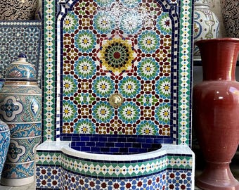 Luxuriöser, handgefertigter marokkanischer Mosaikbrunnen – Authentisches Zellige-Wasserspiel – Boho-Garten- und Terrassendekoration – Blickfang für drinnen und draußen