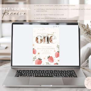 Puede incluir: Una computadora port&aacute;til muestra una plantilla de invitaci&oacute;n de primer cumplea&ntilde;os. La invitaci&oacute;n presenta el texto "sweet ONE" con fotos, fresas y detalles florales. La pantalla tambi&eacute;n muestra instrucciones: PDF con enlaces de plantillas, invitaci&oacute;n editable.
