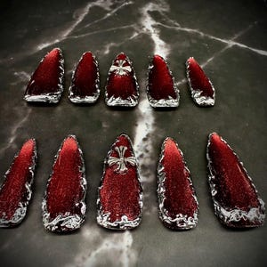 Gothic Vampire Romance Press On Nails | Dark Elegance in Every Detail