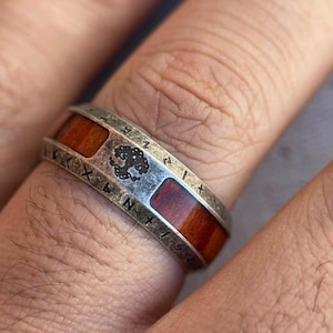 Anel da Árvore da Vida Viking: Runas Nórdicas, Incrustação de Resina de Madeira