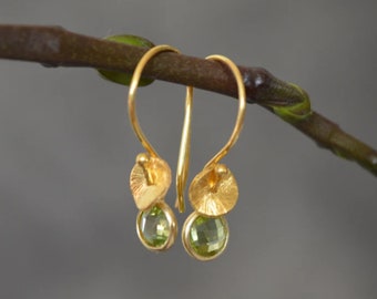 Peridot And 24k Gold Vermeil Dangle Earrings. August Birthstone Earrings. Gold and Peridot Earrings. Birthday Gift. Wedding jewellery.