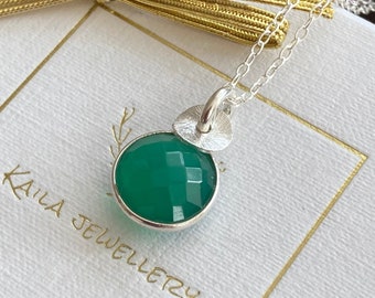 Collier pendentif onyx vert en argent sterling. Cadeau pour femme