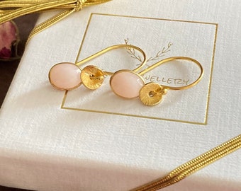 Boucles d'oreilles opale vermeil en or 24 carats. Boucles d'oreilles octobre avec pierre de naissance.