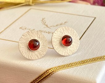 Garnet sterling silver hammered disc stud  earrings. January birthstone earrings. Gift for her.