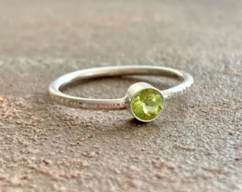 Peridot textured sterling silver stackable ring.