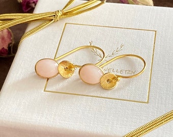 Boucles d'oreilles opale vermeil en or 24 carats. Boucles d'oreilles octobre avec pierre de naissance.