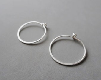 Small hammered sterling silver hoop earrings. Minimalist hoops. Circle earrings. Simple hoops. Earrings for woman