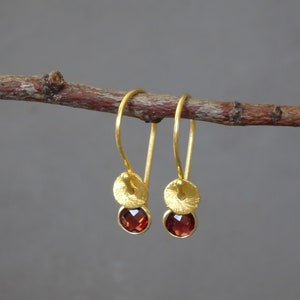 Peridot And 24k Gold Vermeil Dangle Earrings. August Birthstone Earrings. Gold and Peridot Earrings. Birthday Gift. Wedding jewellery. Garnet