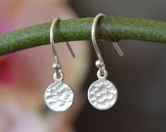 Small sterling silver hammered disc earrings. Tiny silver disc earrings. Textured disc dangle earrings. Gift for her.