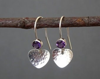 Boucles d’oreilles coeur en argent sterling améthyste. Boucles d’oreilles avec pierre de naissance de février. Cadeau pour elle.