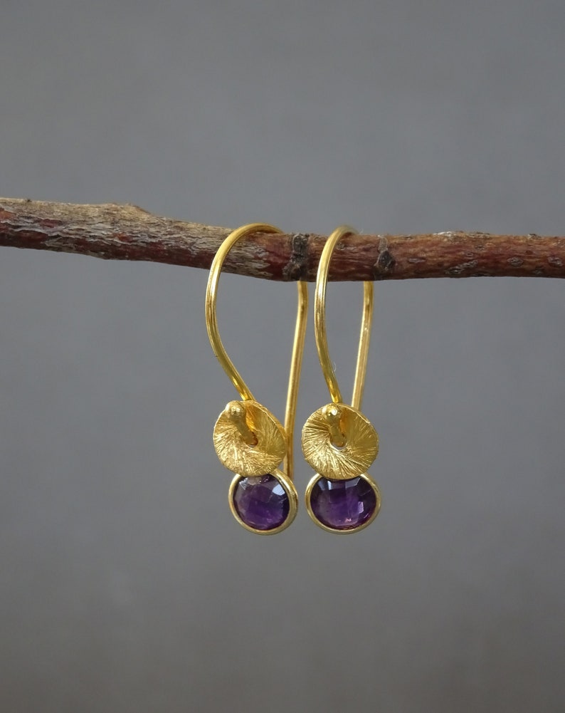 Peridot And 24k Gold Vermeil Dangle Earrings. August Birthstone Earrings. Gold and Peridot Earrings. Birthday Gift. Wedding jewellery. Amethyst