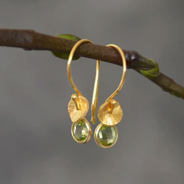 Peridot And 24k Gold Vermeil Dangle Earrings. August Birthstone Earrings. Gold and Peridot Earrings. Birthday Gift. Wedding jewellery.