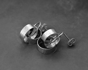 Handgemaakte gehamerde cirkel Sterling zilveren oorbellen, oorbellen voor vrouw. Bengelen oorbellen, brede ring oorbellen