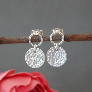 Sterling silver circle and hammered disc stud earrings.