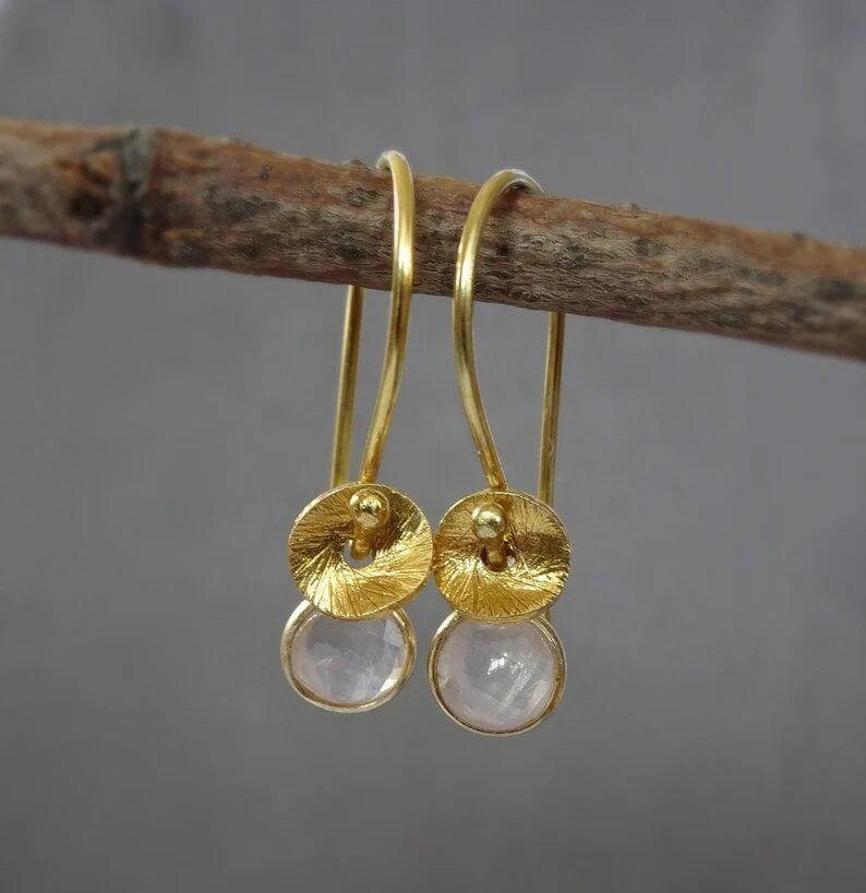 Peridot And 24k Gold Vermeil Dangle Earrings. August Birthstone Earrings. Gold and Peridot Earrings. Birthday Gift. Wedding jewellery. Rose quartz