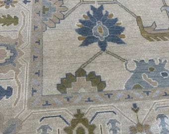 Alfombra Oushak hecha a mano en azul y beige / Alfombra moderna de lana turca / Alfombra boho neutra para sala de estar, dormitorio o decoración rústica