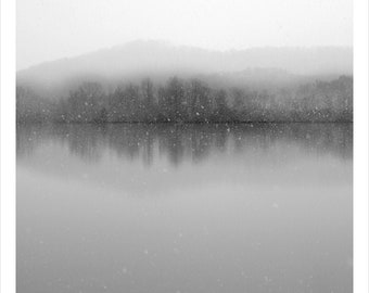 fotografía minimalista en blanco y negro, impresión de lago, fotografía Zen, arte de la casa del lago, arte de la pared del lago, bellas artes