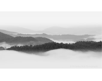 fotografía de montañas humeantes, impresión de montaña en blanco y negro, fotografía en blanco y negro, fotografía de paisaje, impresión de montaña grande