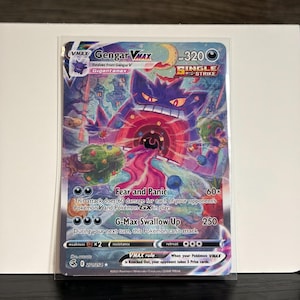 Puede incluir: Un juego de tres cuencos apilables de cerámica en tonos azules, verdes y blancos. Los cuencos presentan un esmalte moteado y un diseño sencillo y moderno. El cuenco más grande mide unos 15 cm de diámetro.