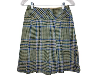 Koret of California 1970’s Green and Blue Houndstooth Wool Mini Skirt A-line, Pleated in front.  Back zip and button closure waist.