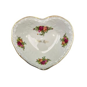 Vintage Royal Albert Old Country Roses Heart Dish With Love Gold Trim Bone China Trinket Dish Ring Dish Cottagecore Decor Gift image 2