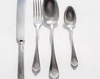 1908 Wisteria Pattern Flatware by EHH Smith Silverplate, 4 Piece Place Setting, Edwardian Flatware