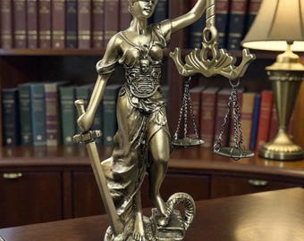 Lady Justice Statue – Gold Resin Law Office Decor (18 cm)