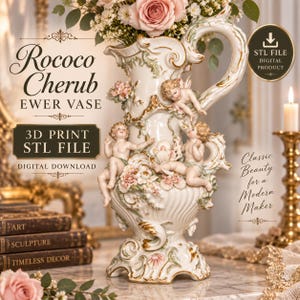 Puede incluir: Un jarrón tipo aguamanil de color crema con tres querubines esculpidos, detalles florales en relieve y acentos dorados. El texto dice: Rococo Cherub EWER VASE, 3D PRINT STL FILE, DIGITAL DOWNLOAD, STL FILE DIGITAL PRODUCT, Classic Beauty for a Modern Maker.