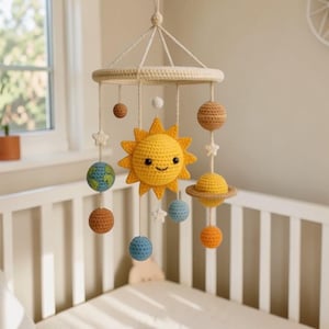 Móvil de crochet del sistema solar hecho a mano, decoración colgante del sol y los planetas, arte de hilo con temática espacial, decoración para habitación infantil.
