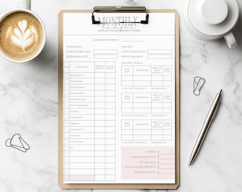 Puede incluir: Un portapapeles con un planificador de presupuesto mensual impreso. El planificador tiene secciones para verificar y ahorrar, con espacios para rastrear ingresos, gastos y objetivos de ahorro. Una taza de café y un bolígrafo están al lado del portapapeles.