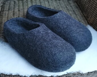 Men's Slippers. Hand Made. Felted Soft Wool Slippers .  Charcoal  Gray  Slippers. Made to order.